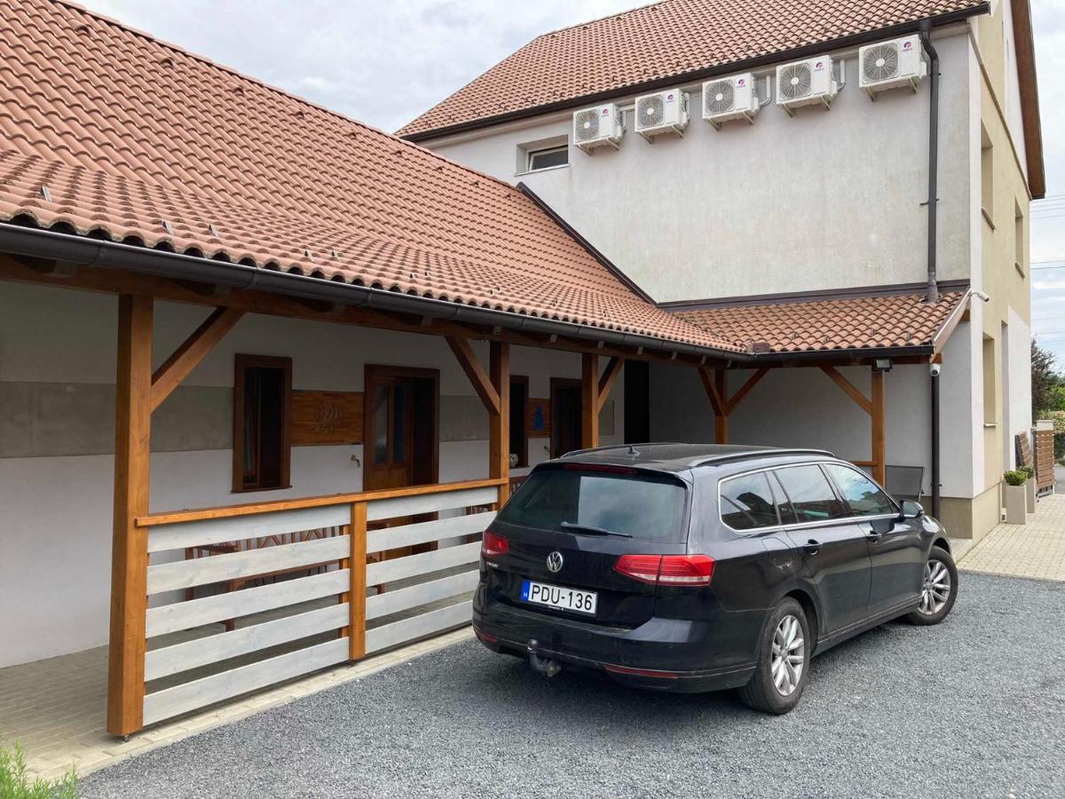 Toronyi Vendégház Esterno foto