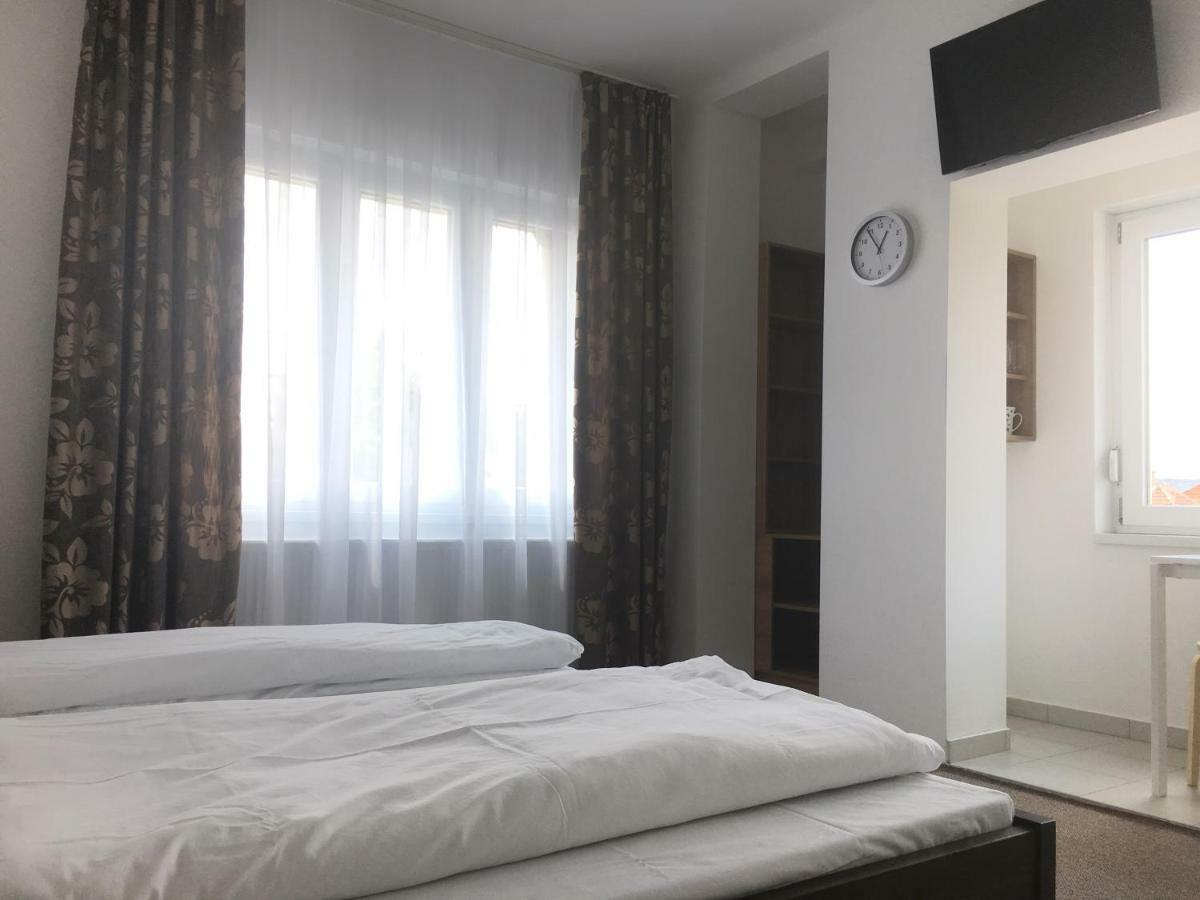 Toronyi Vendégház Esterno foto