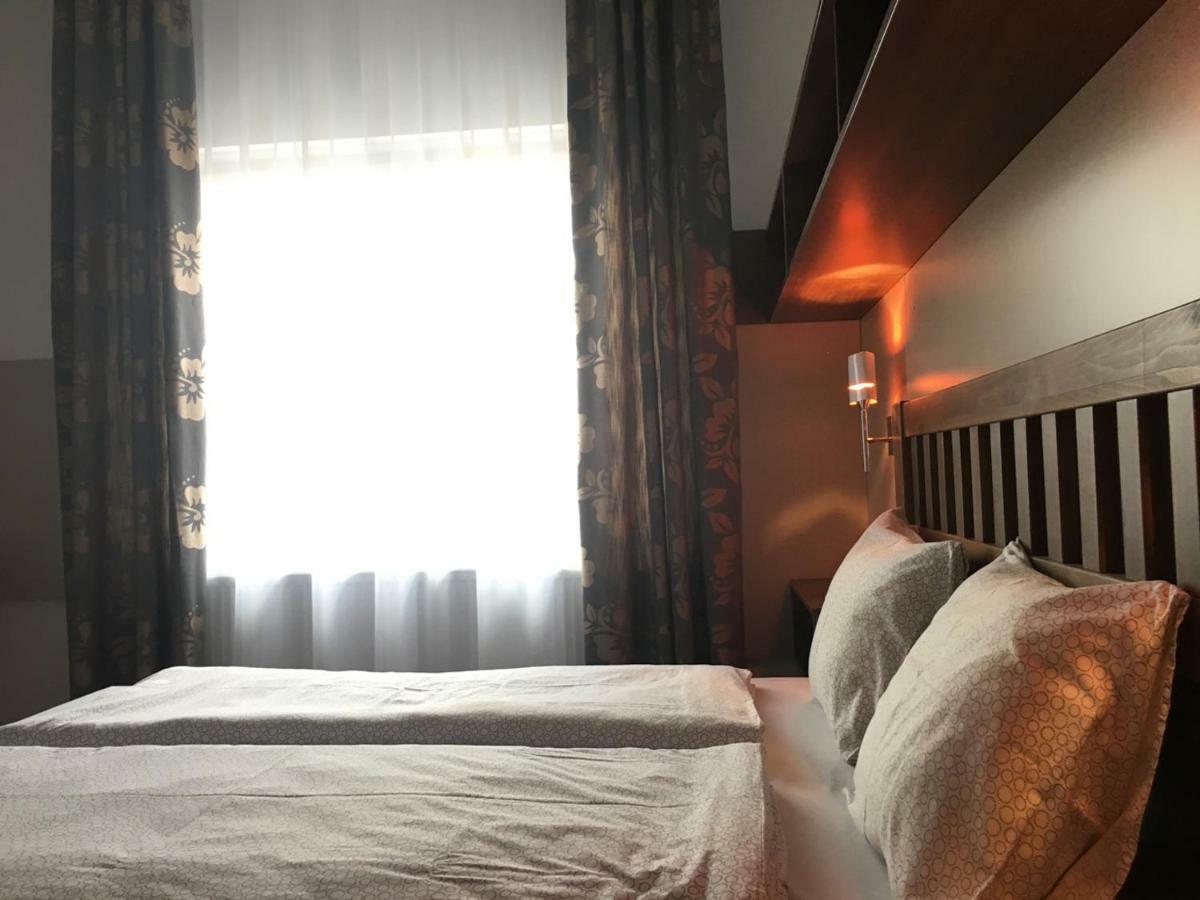 Toronyi Vendégház Esterno foto
